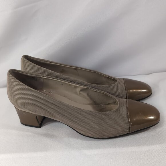 Etienne Aigner Kitten Heels Brown Tan Ribbed Taupe 8 Leather Italy Women Vintage - Picture 7 of 16